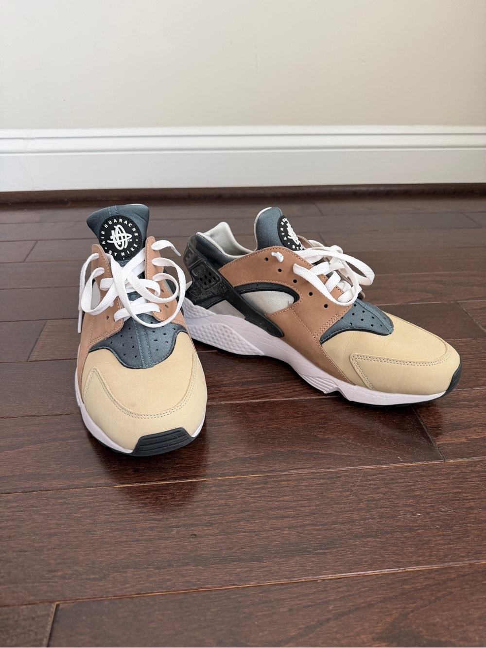 Nike Nike Air Huarache Men’s Sneaker - Beige, Tan & Black